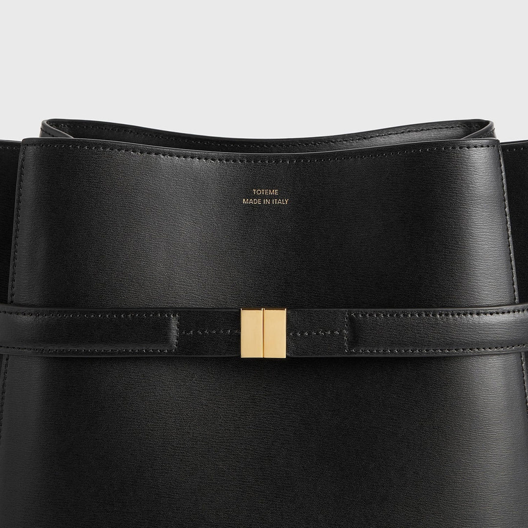 TOTEME - Belted leather bucket bag black