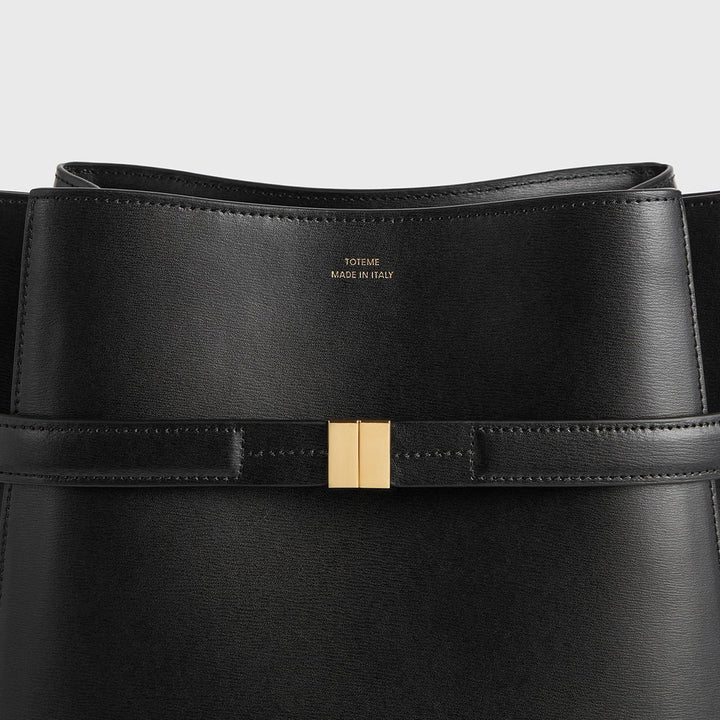 TOTEME - Belted leather bucket bag black