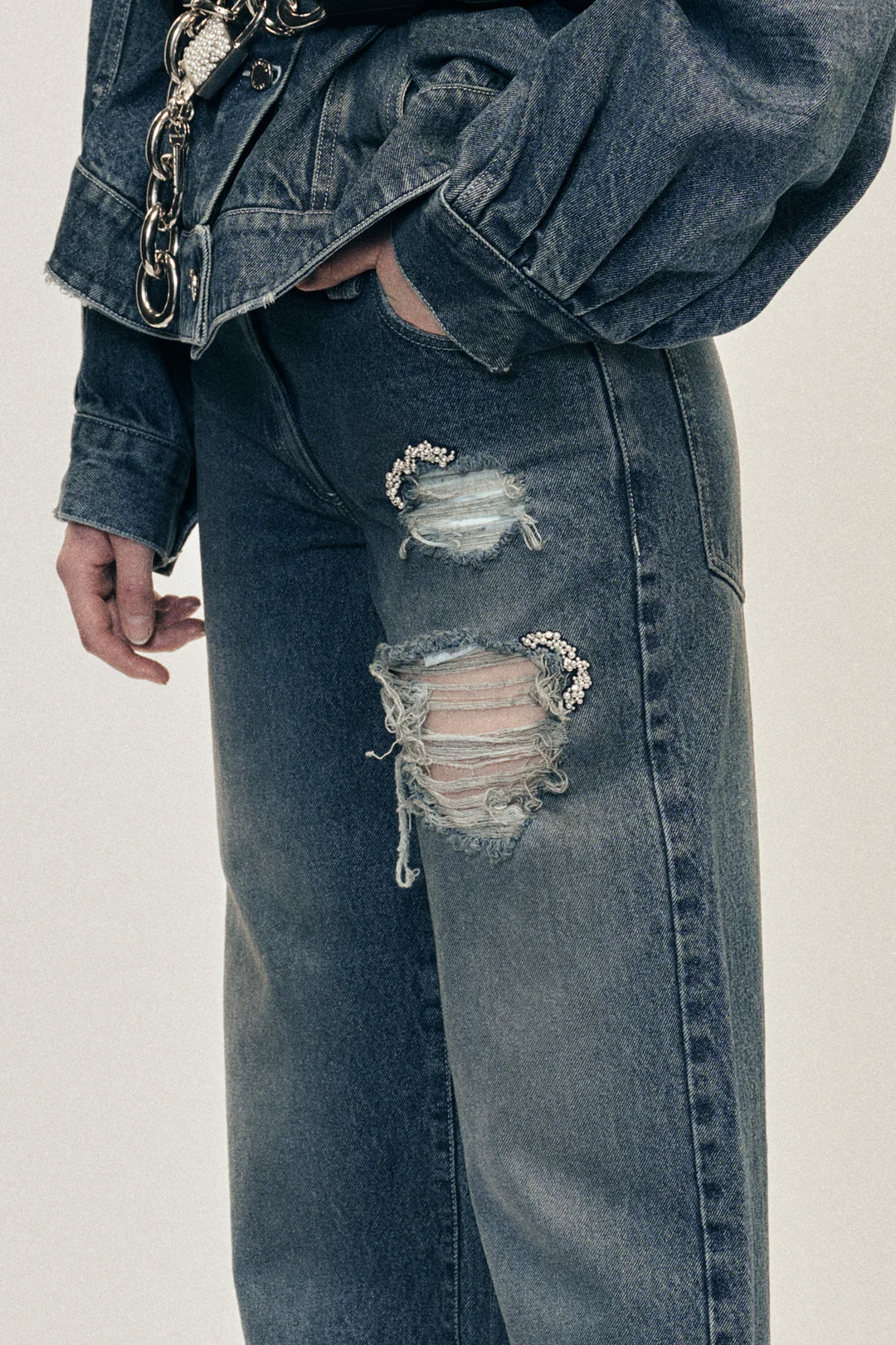 Simone Rocha - CROPPED DISTRESSED STRAIGHT LEG JEANS W/ EMB