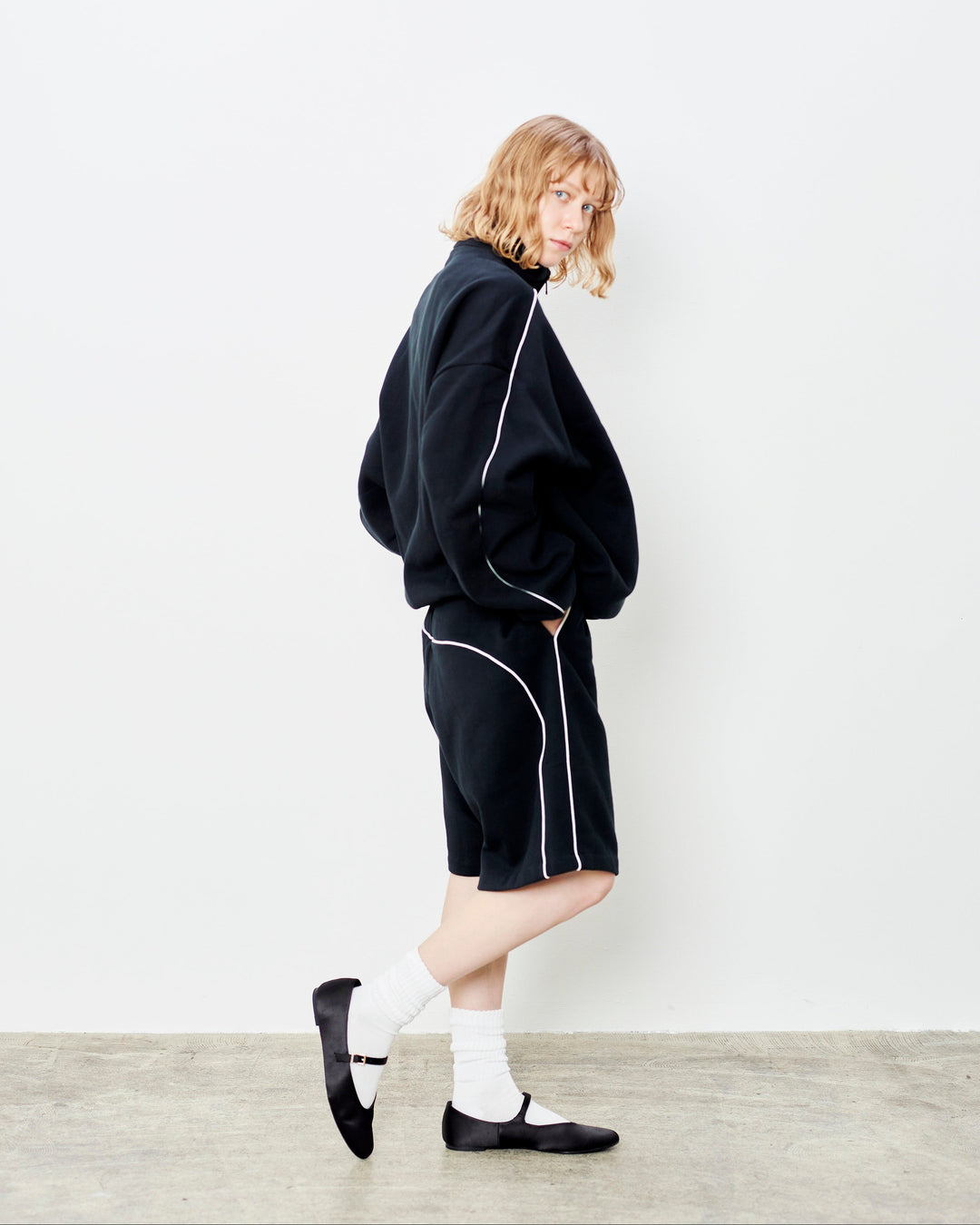 Relaxed Fleece Sweatshort With Piping