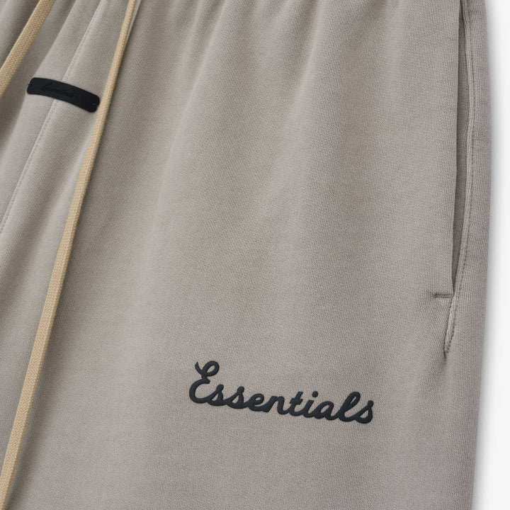 Fear of God ESSENTIALS - Training Classic Fit Sweatshort