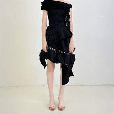 BROKEN PLEATS SKIRT