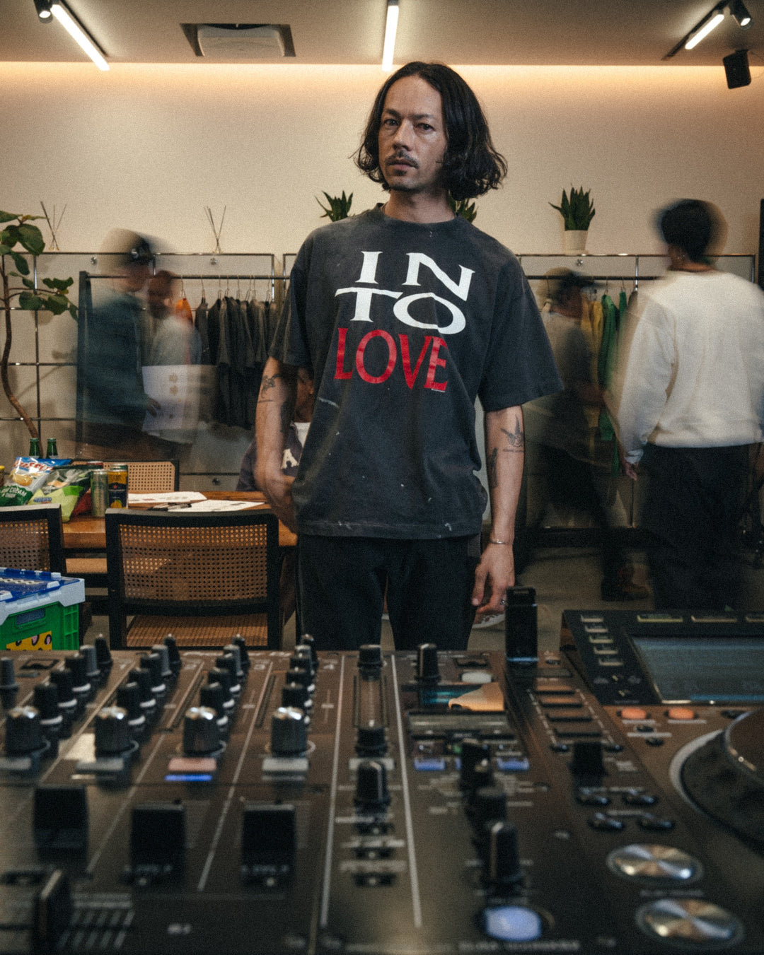 SS T-SHIRT/IN TO LOVE