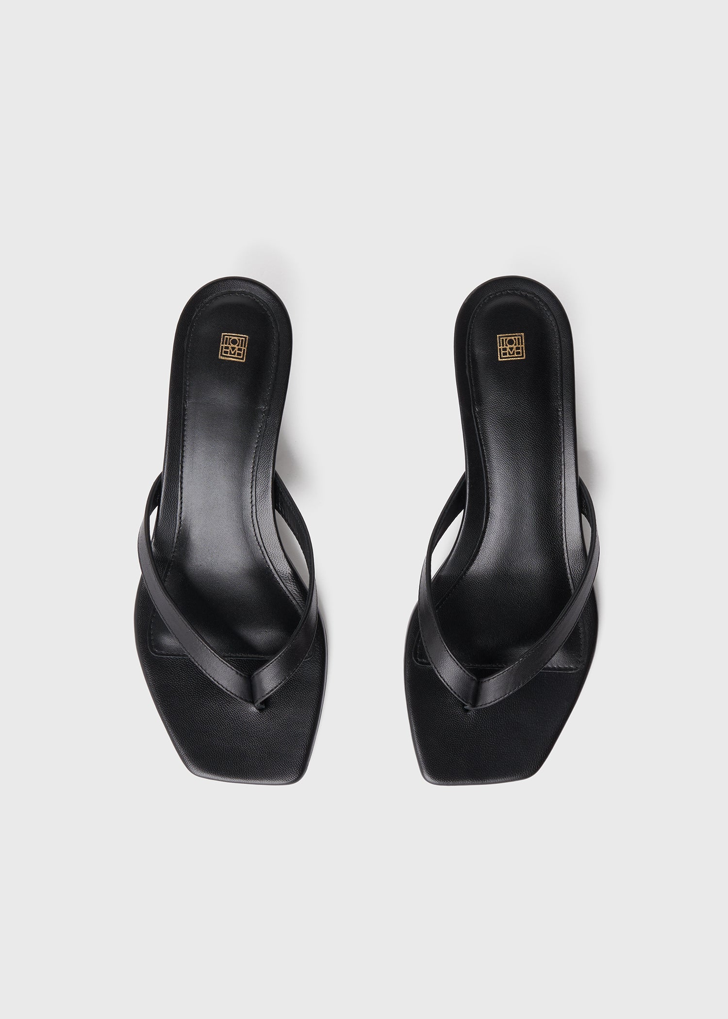TOTEME (トーテム) | Leather heeled flip flops サンダル