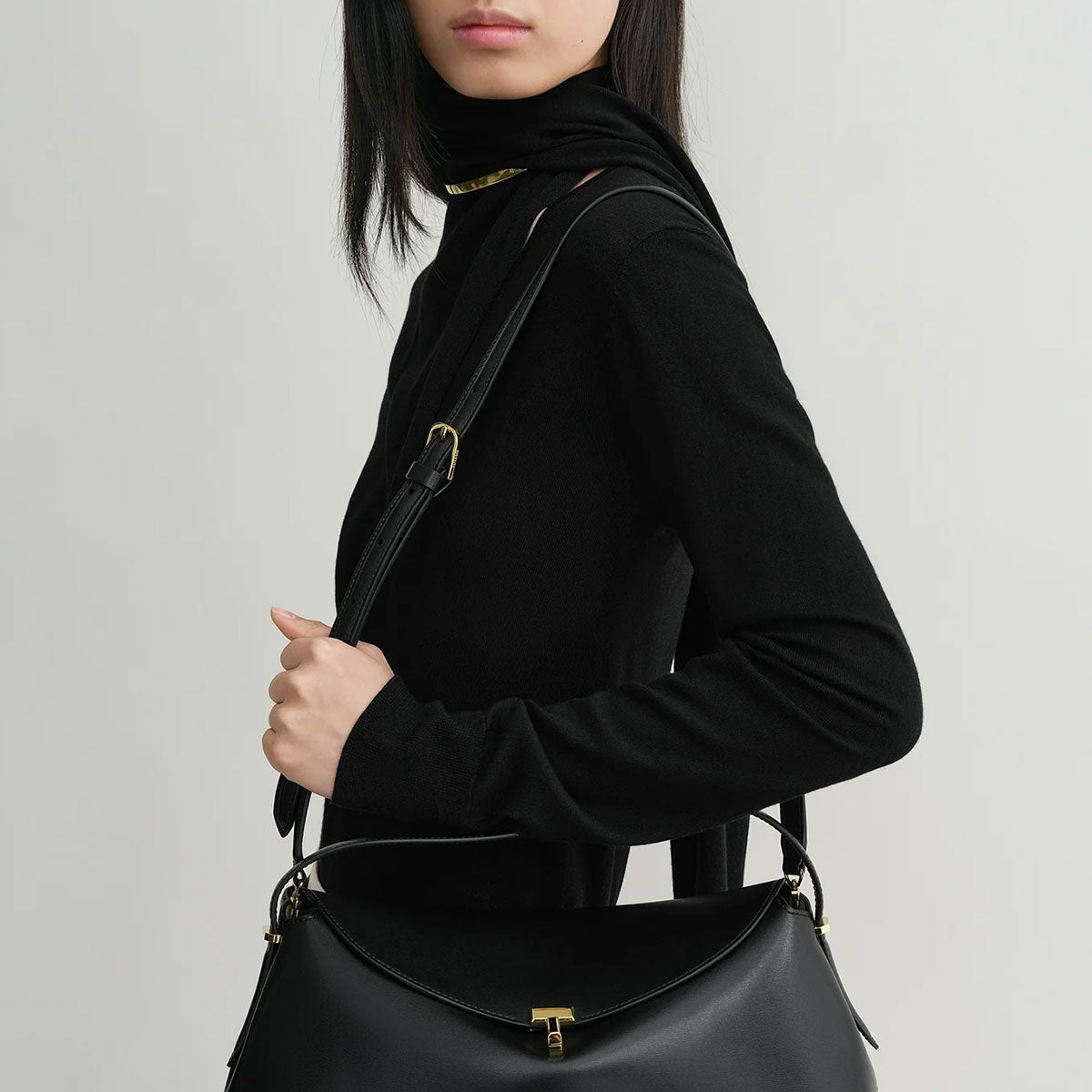 バッグ TOTEME T-Lock top handle black T-Lock Leather Top Handle | Why are you here?
