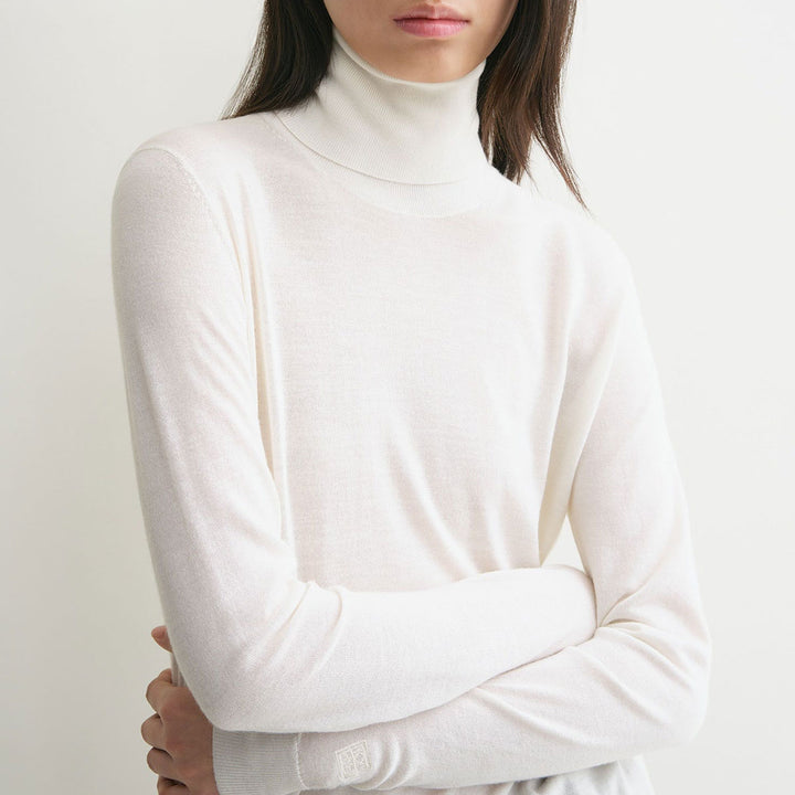 FINE TURTLENECK OFF WHITE