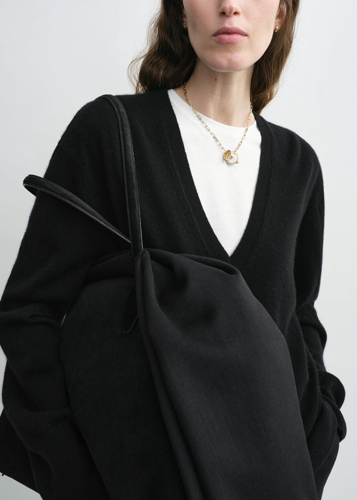 Cashmere V-neck knit black