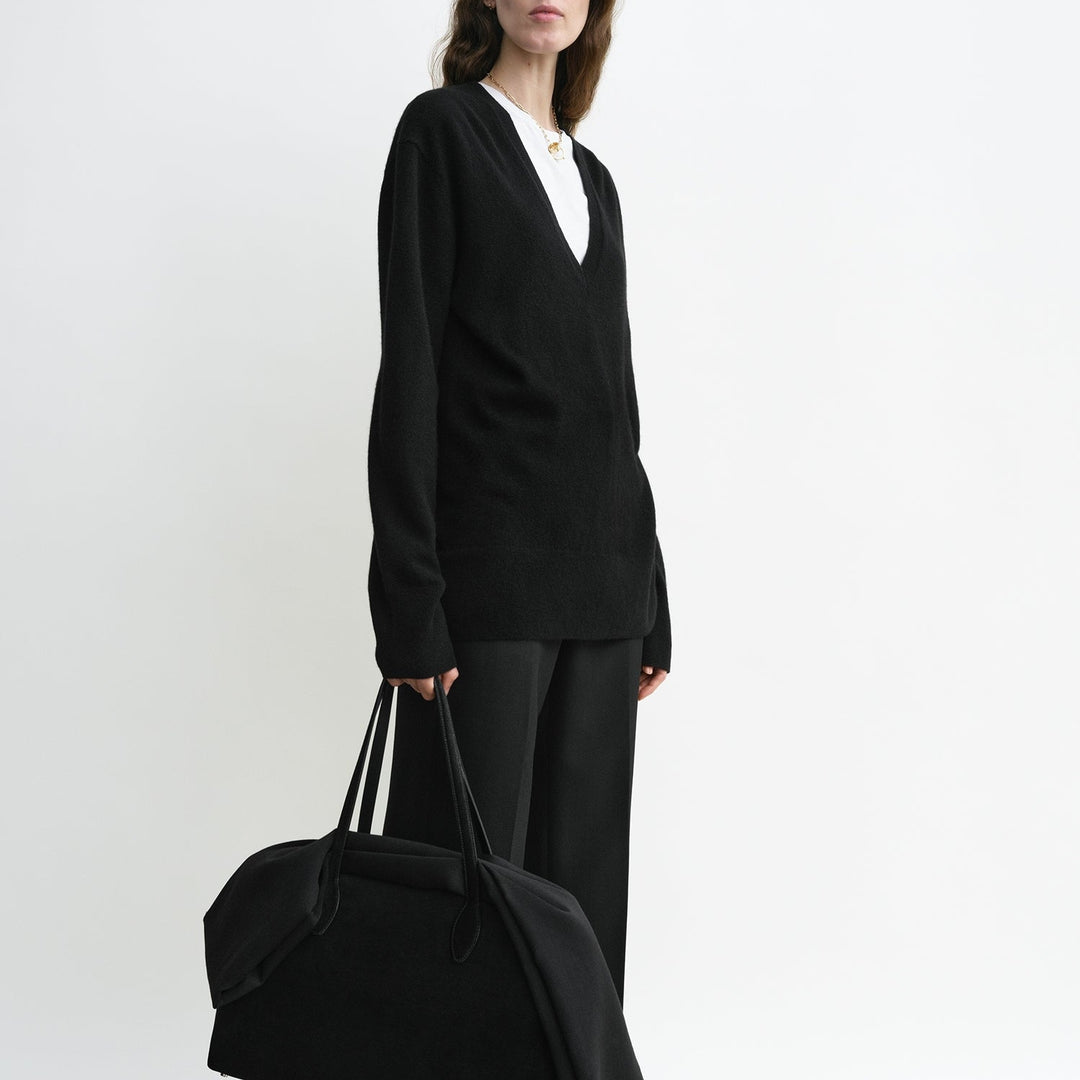 Cashmere V-neck knit black