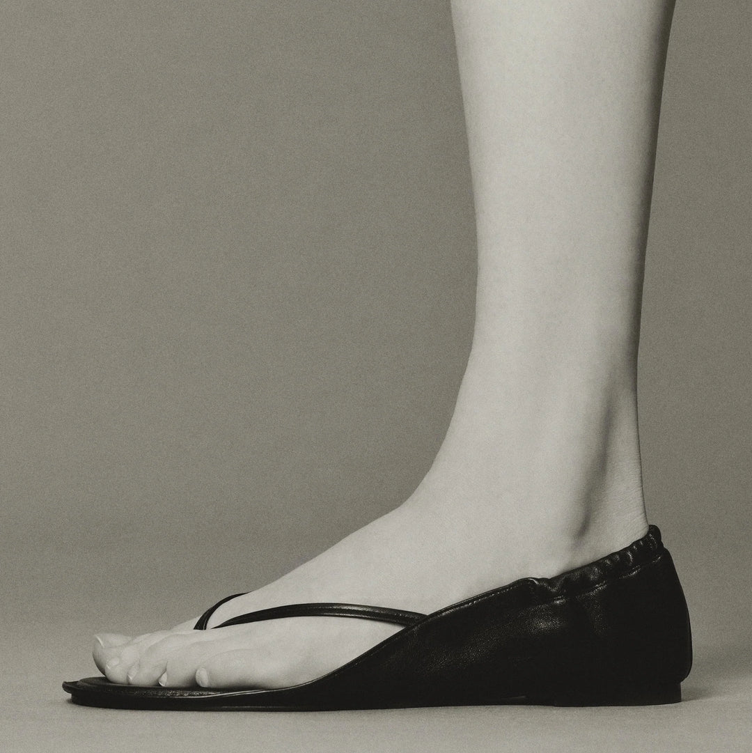 Flat sandals