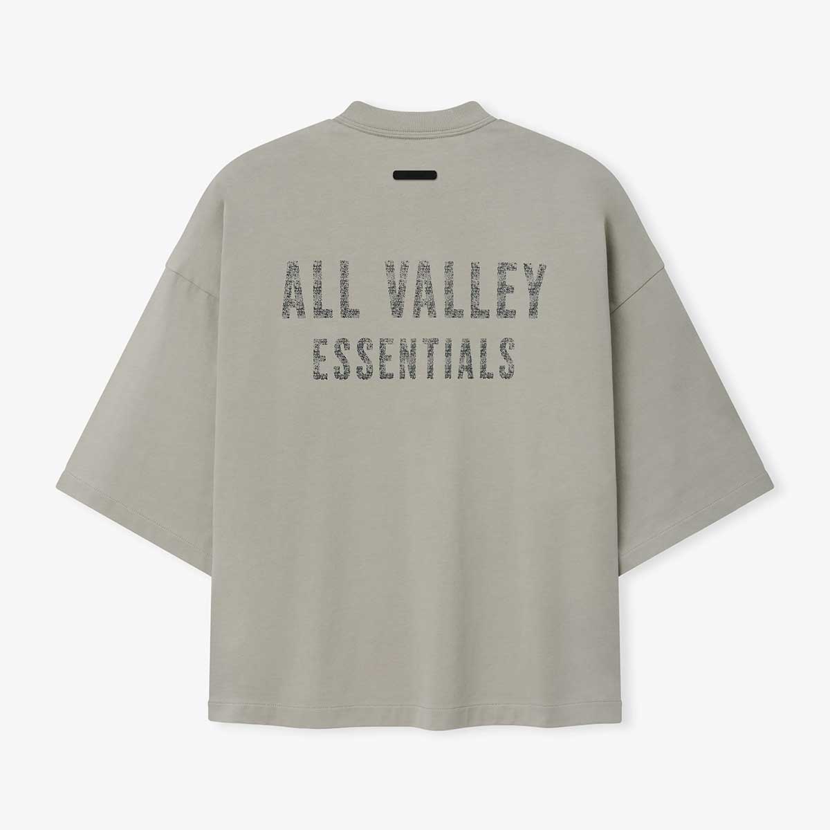 Fear of God ESSENTIALS (フィアオブゴッド エッセンシャルズ)