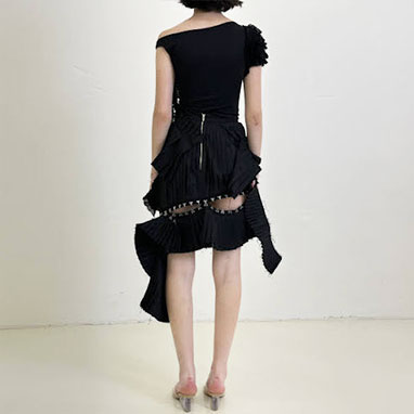 BROKEN PLEATS SKIRT