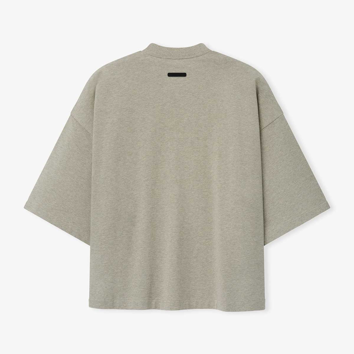 Fear of God ESSENTIALS (フィアオブゴッド エッセンシャルズ)