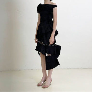 BROKEN PLEATS SKIRT