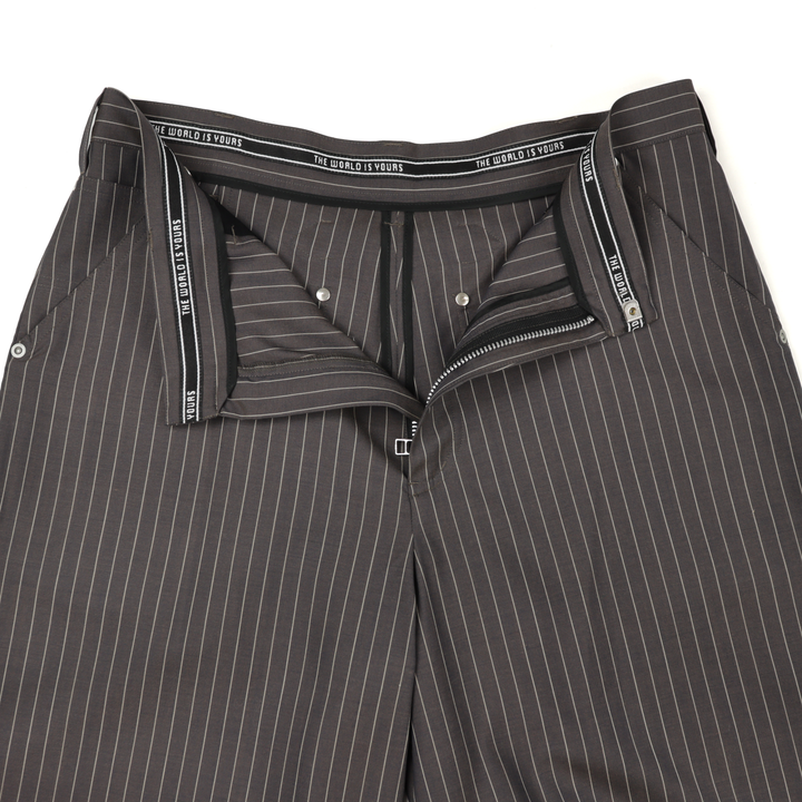 THE WORLD IS YOURS - Painter Bermuda shorts