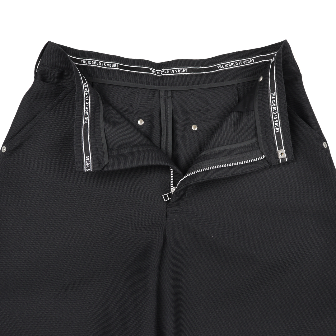 THE WORLD IS YOURS - Painter Bermuda shorts