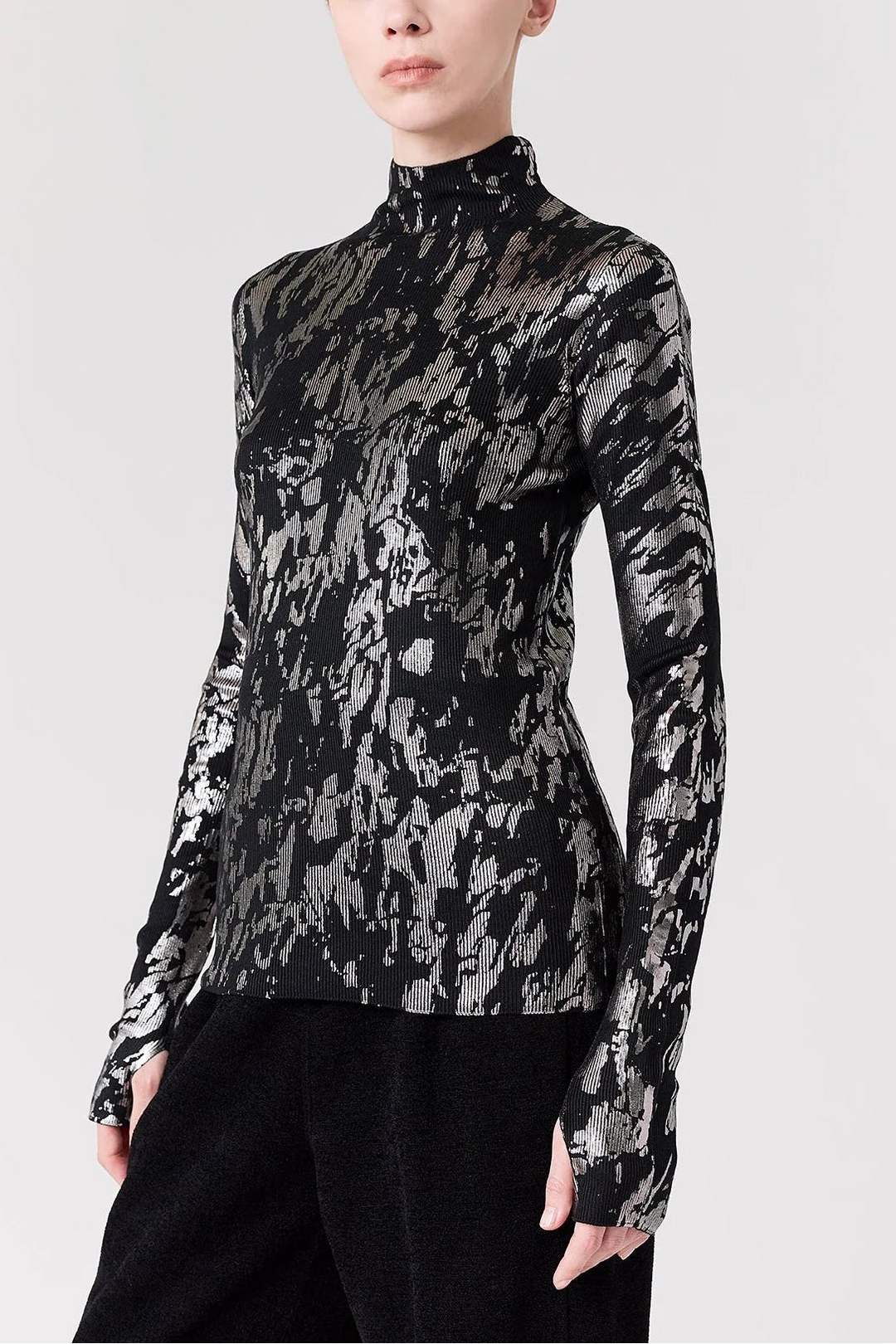 SOFT PORTRAIT FOIL HIGHNECK LONG SLEEVE TOP
