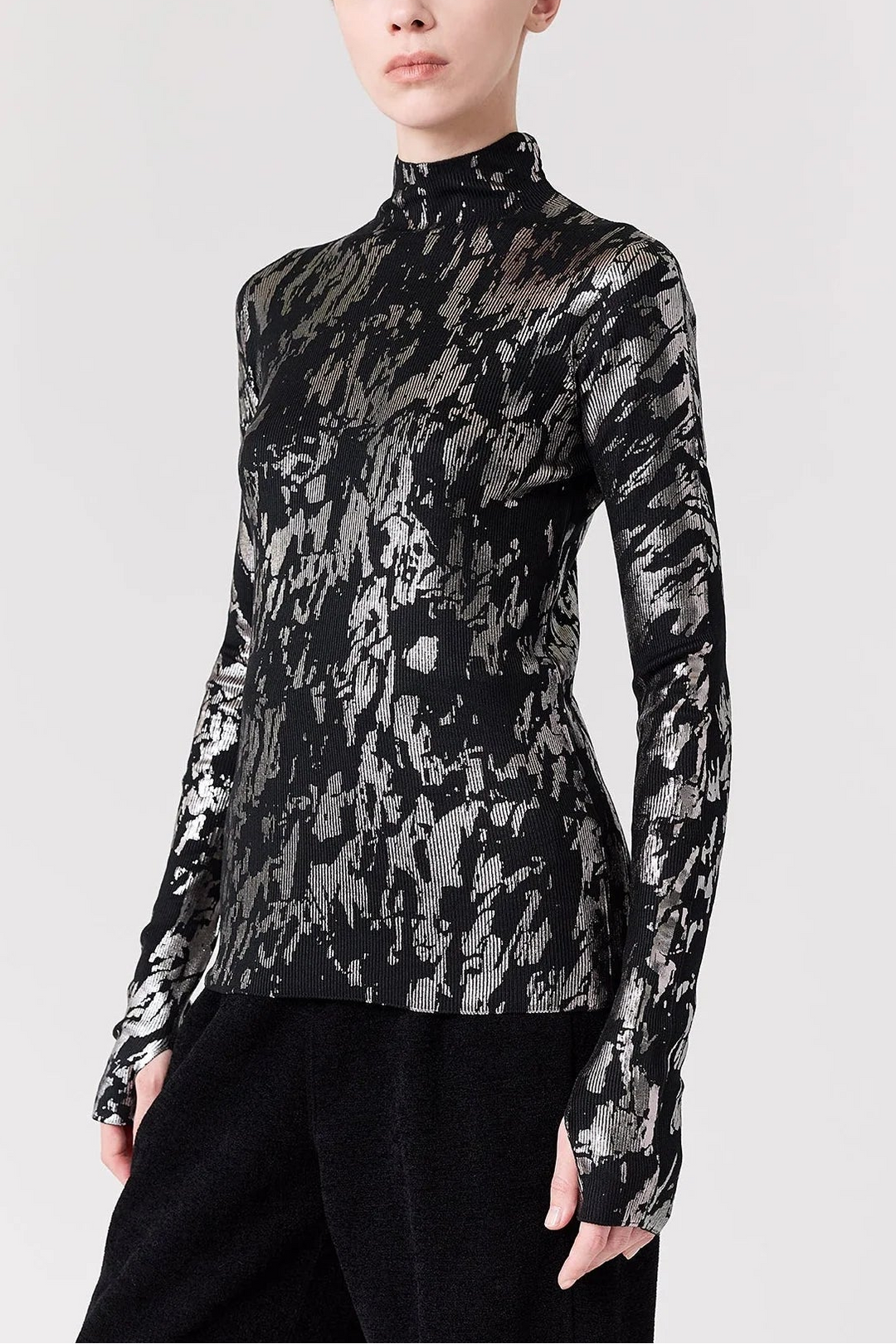 SOFT PORTRAIT FOIL HIGHNECK LONG SLEEVE TOP