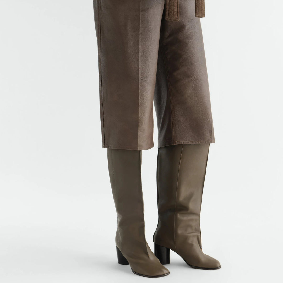 Crease sleeve boots in soft glossy leather