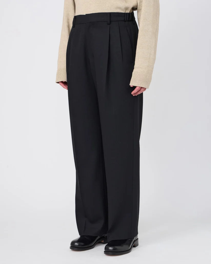 TWO-TUCKS WIDE TROUSERS