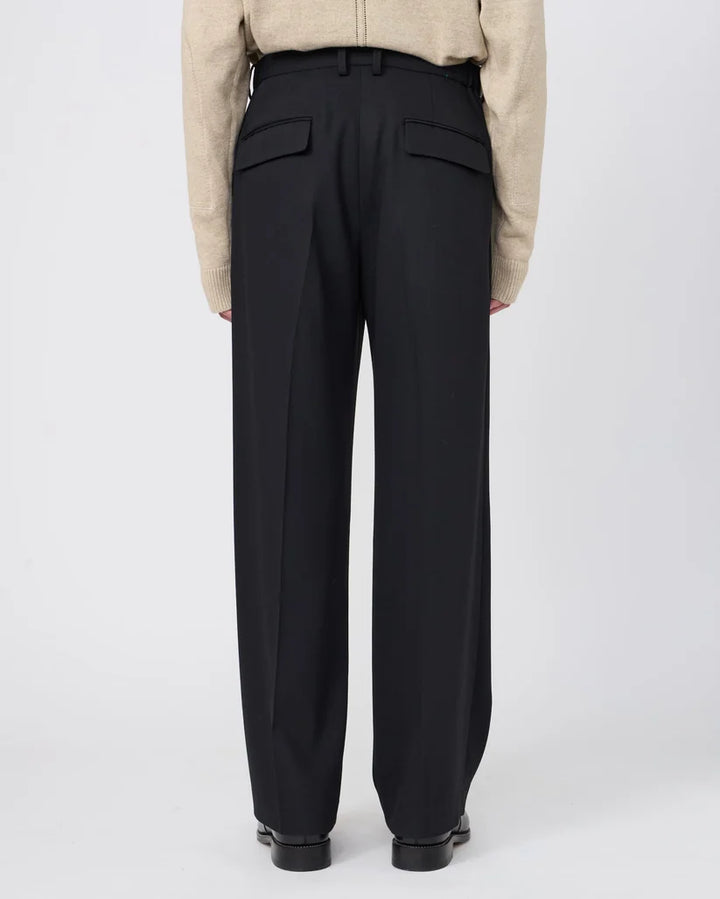 TWO-TUCKS WIDE TROUSERS
