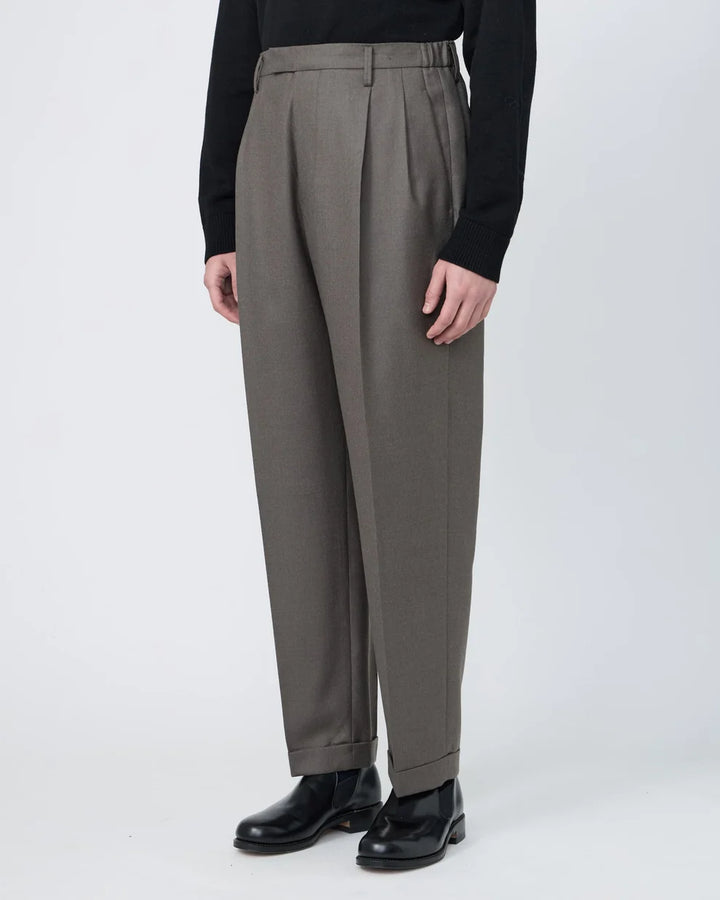 TWO-TUCKS TAPERED TROUSERS