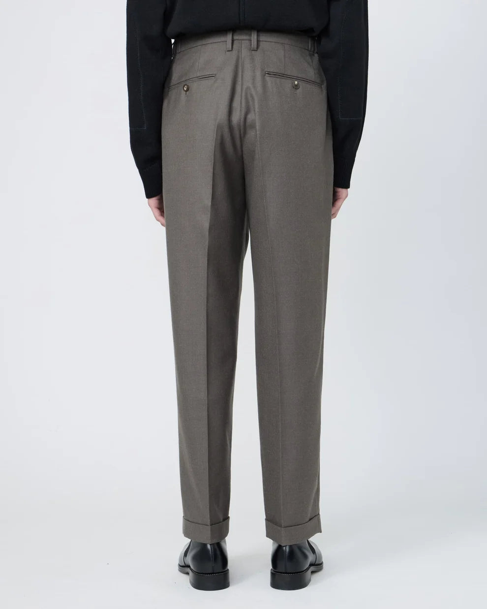 TWO-TUCKS TAPERED TROUSERS
