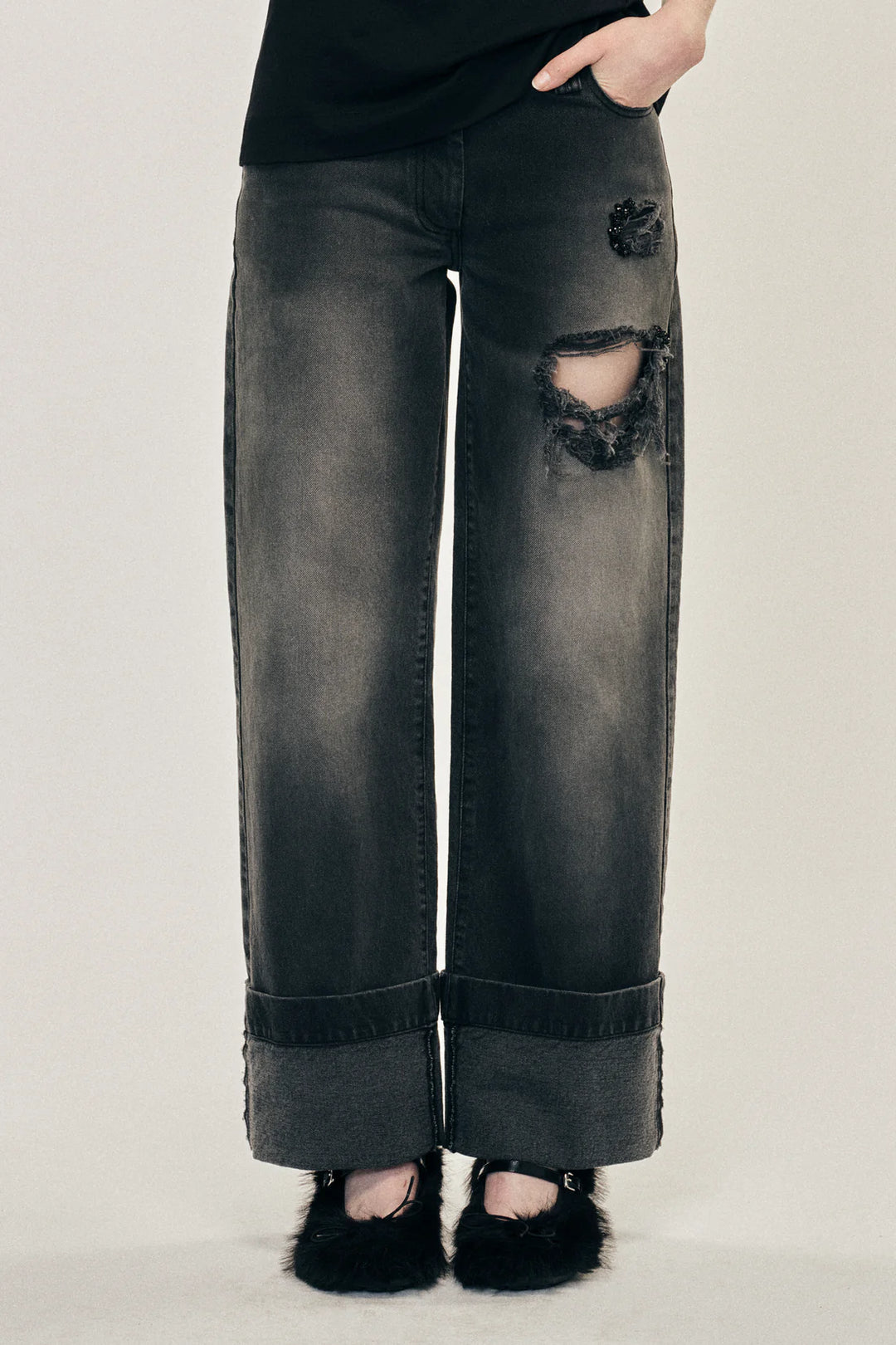 Simone Rocha - CROPPED DISTRESSED STRAIGHT LEG JEANS W/ EMB
