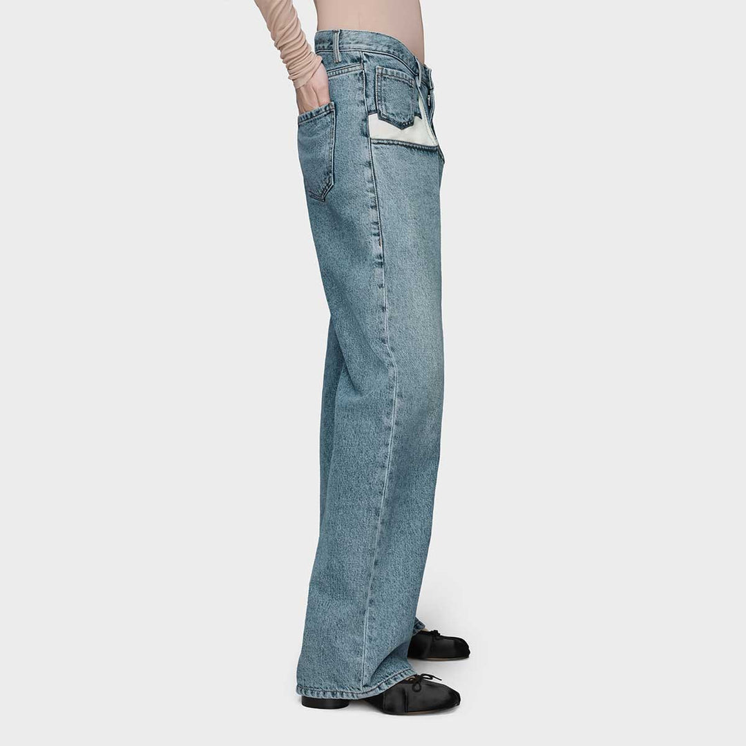 Straight-leg jeans with contrast pockets