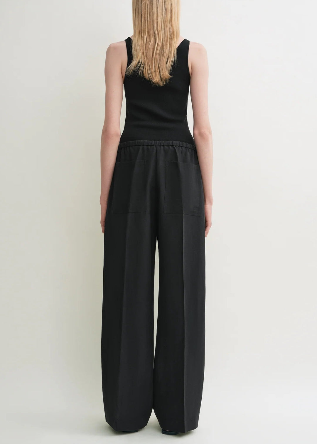 【関税込み】TOTEME ブラック Fluid Drawstring ラウンジパンツ Fluid drawstring trousers | Why are you here?
