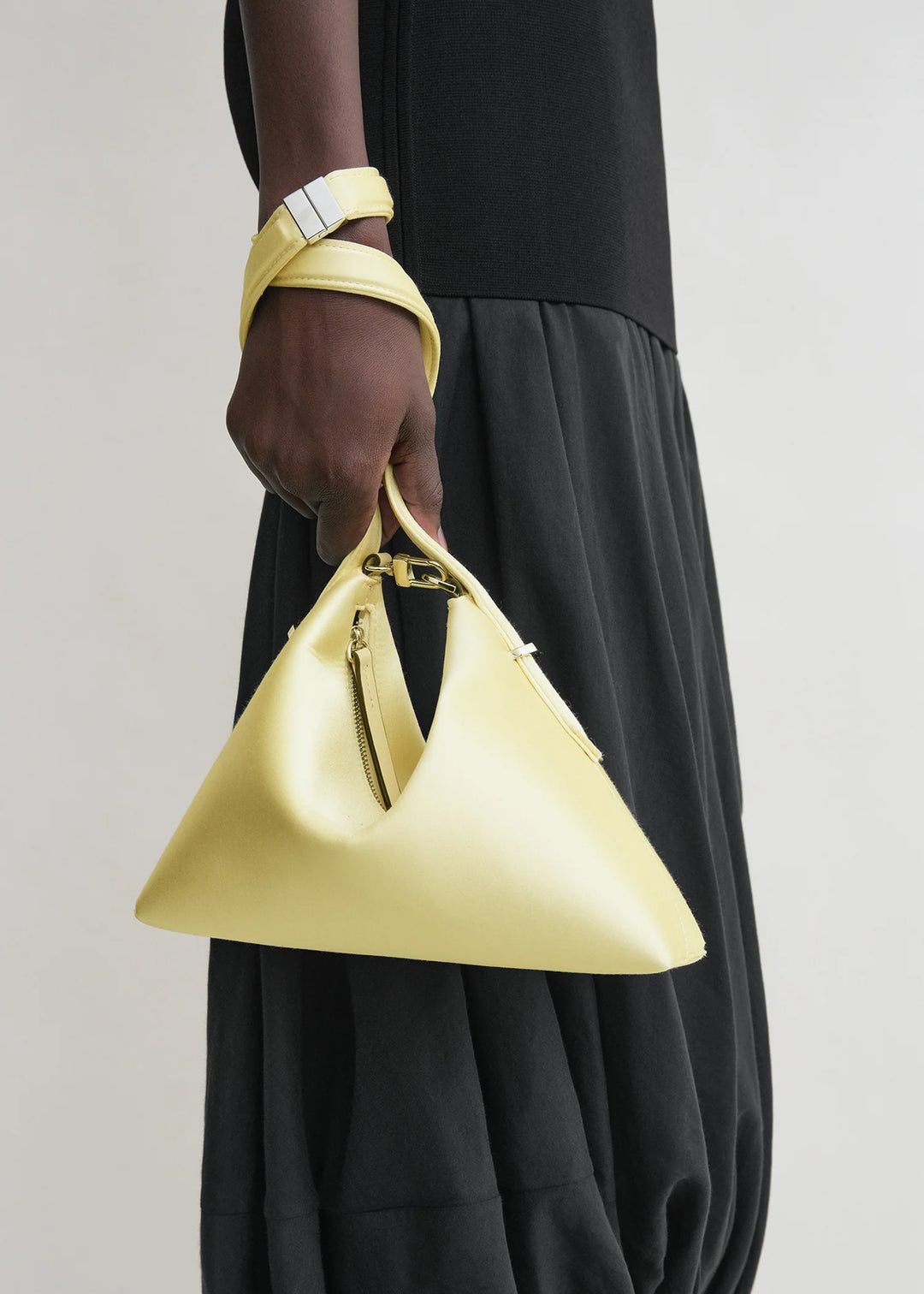 TOTEME - Bevel satin wristlet pale