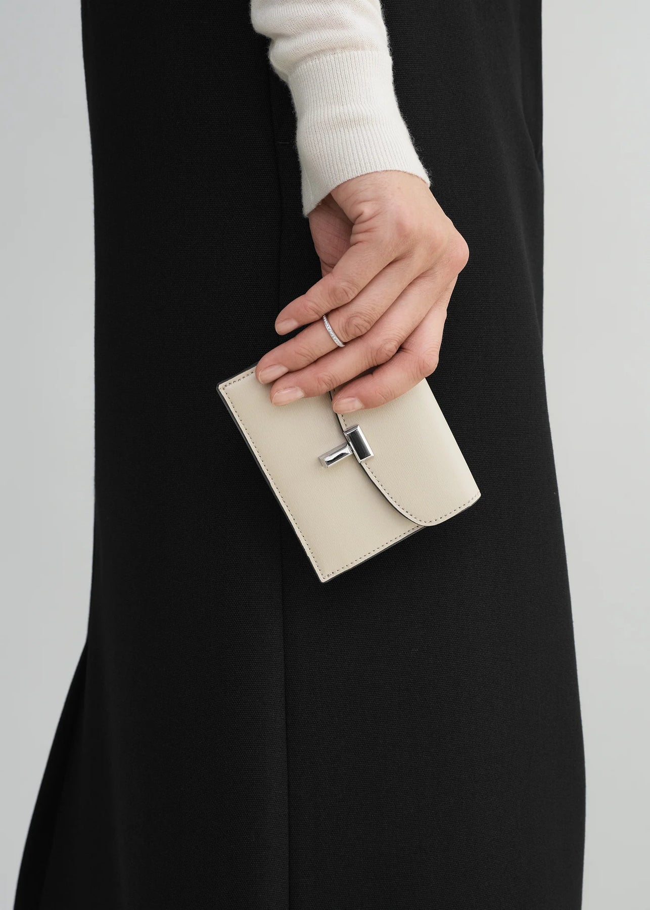 【Toteme】Tロック リザード型押しカードホルダー T-Lock leather cardholder | Why are you here?