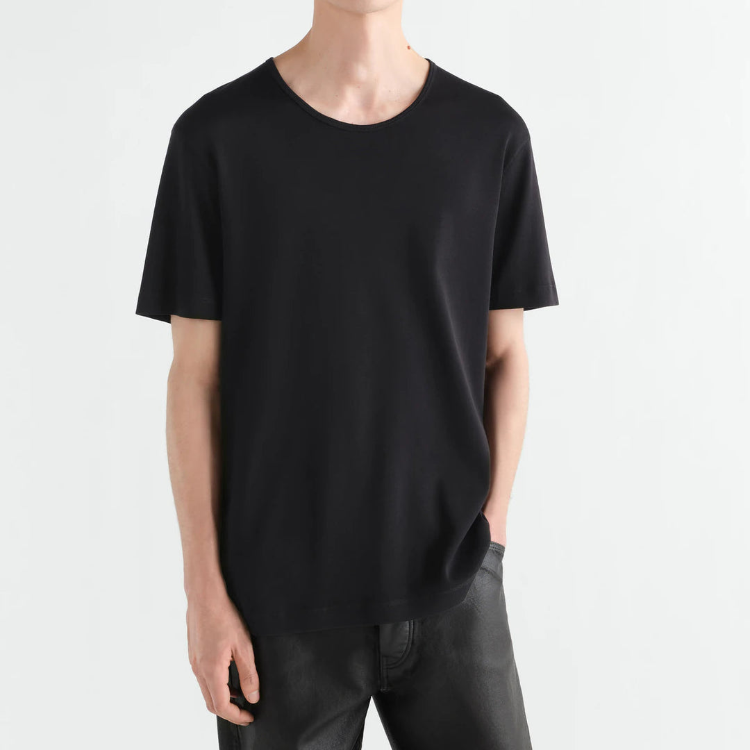 リブジャージーのスクープネックTシャツ