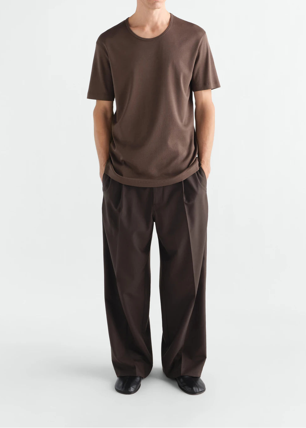 リブジャージーのスクープネックTシャツ