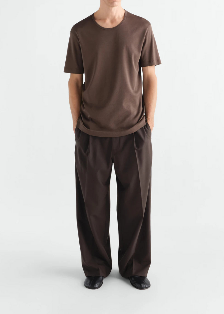 リブジャージーのスクープネックTシャツ