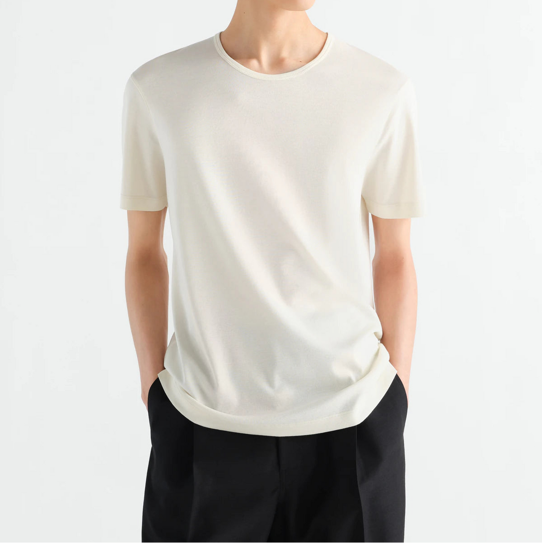 リブジャージーのスクープネックTシャツ
